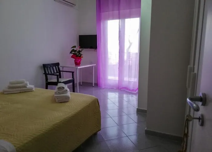 Alojamento de Acomodação e Pequeno-almoço Collemare Scalea